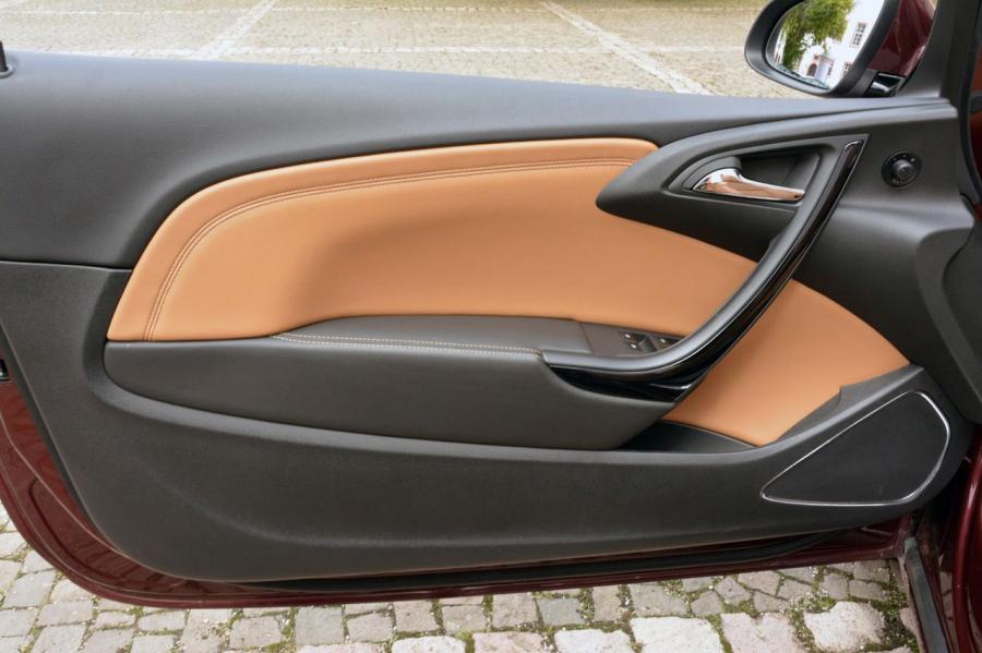  Opel Cascada 2013 года  (фото 22 из 51)